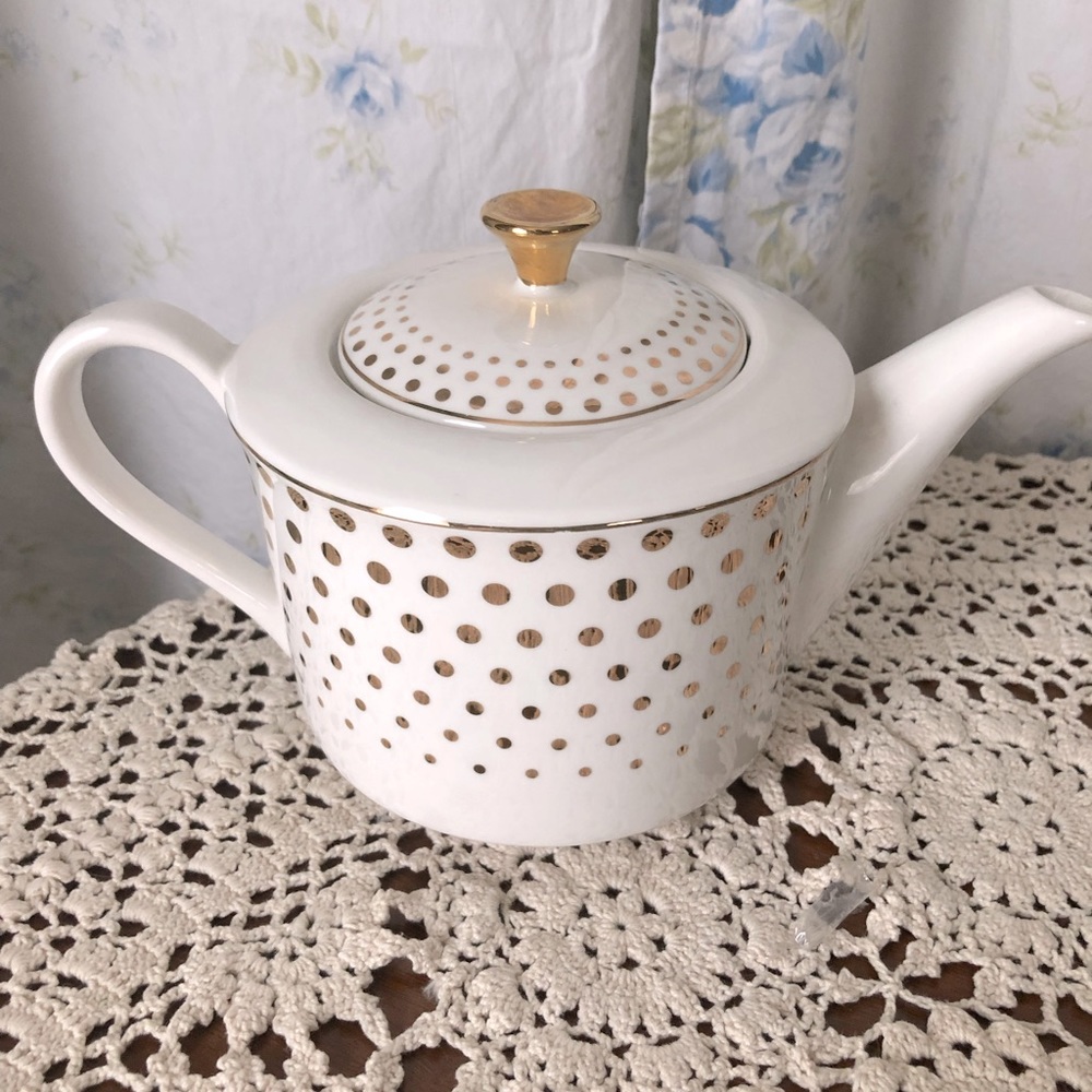- - Grace’s Gold Dot Teapot